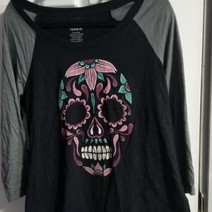 Torrid 00 shirt, skull